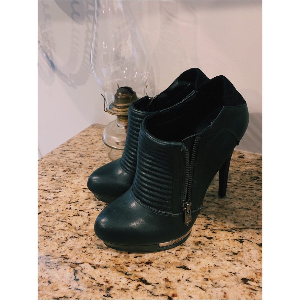 Selling Fergie heels